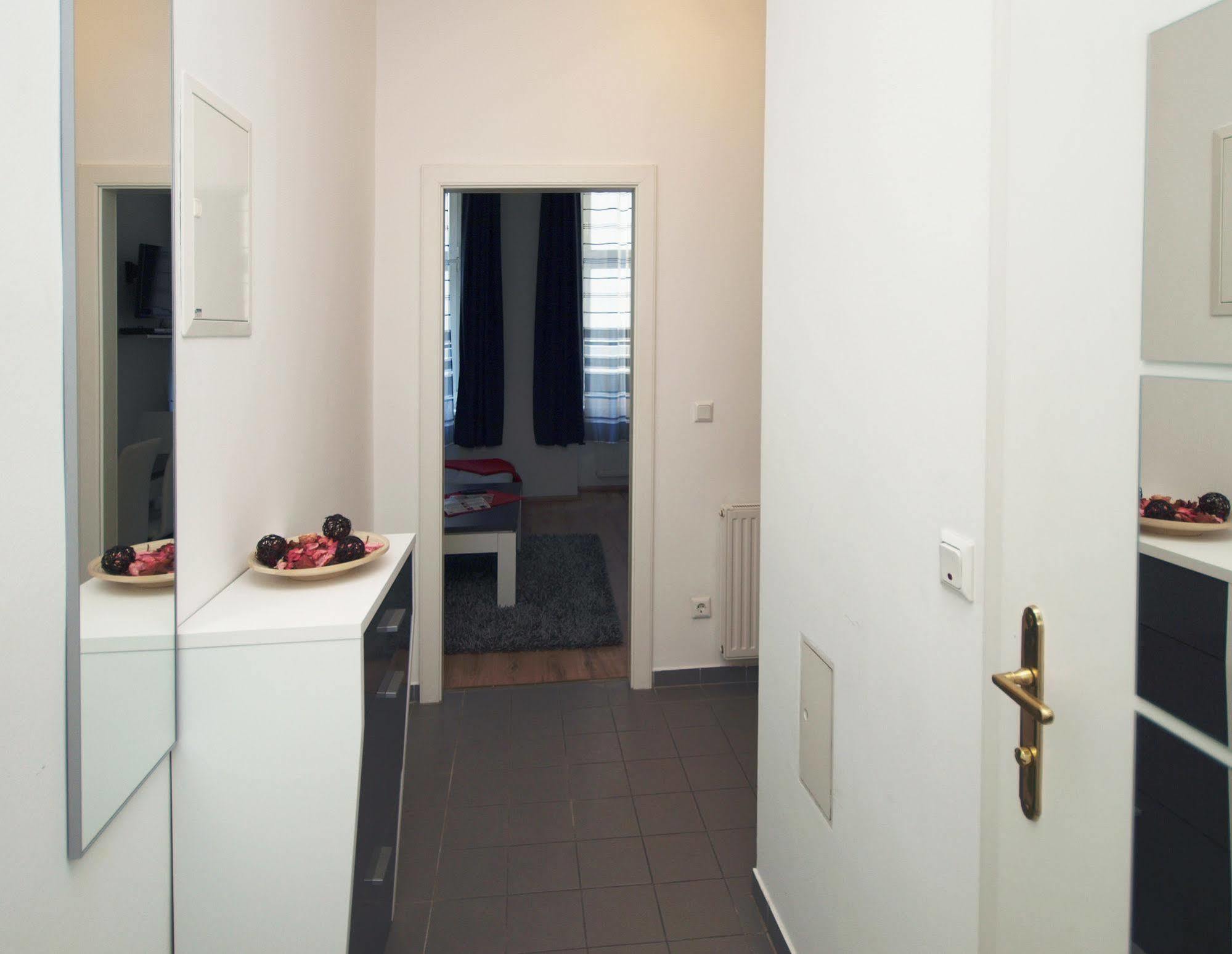 Checkvienna - Ruedengasse Apartment Екстериор снимка